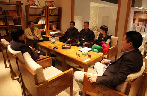 廣東省科學(xué)技術(shù)廳領(lǐng)導(dǎo)一行就完善LED行業(yè)標(biāo)準(zhǔn)事宜調(diào)研極